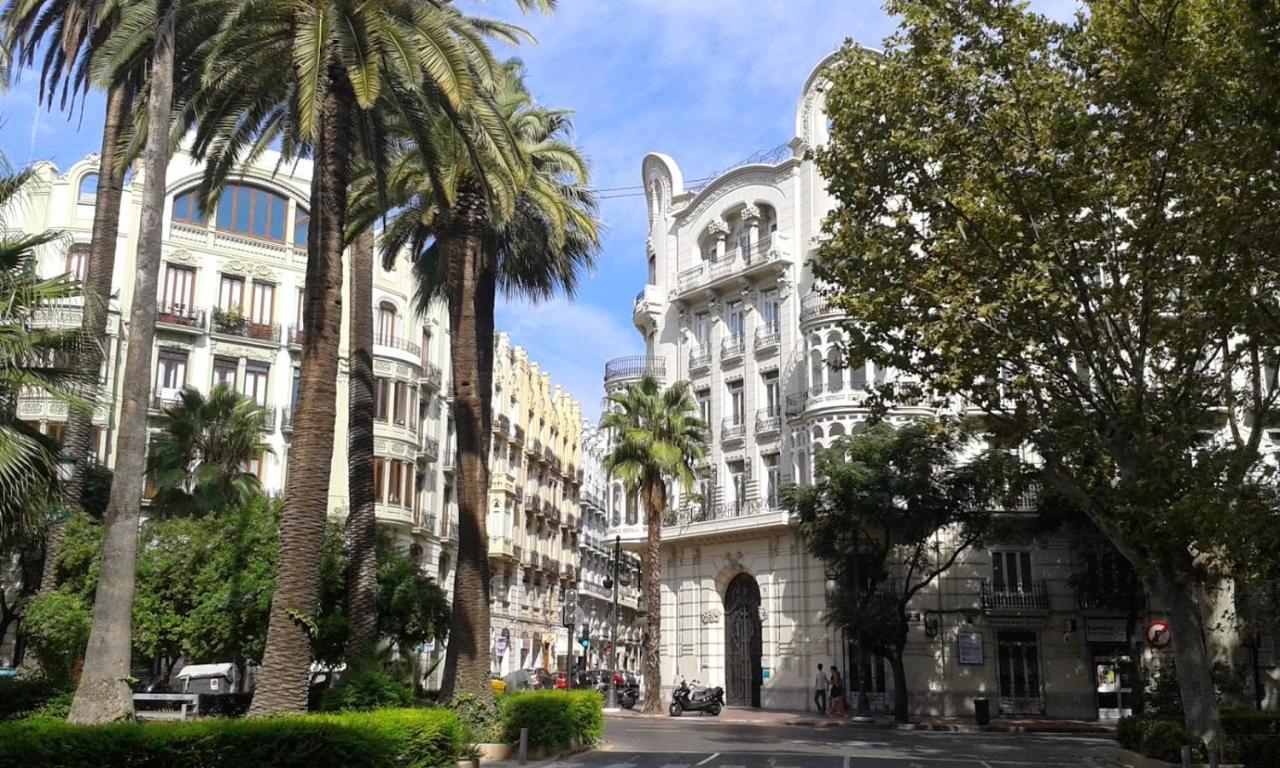Tranquilo Y Acogedor En El Centro De La Ciudad Apartment Valencia Bagian luar foto